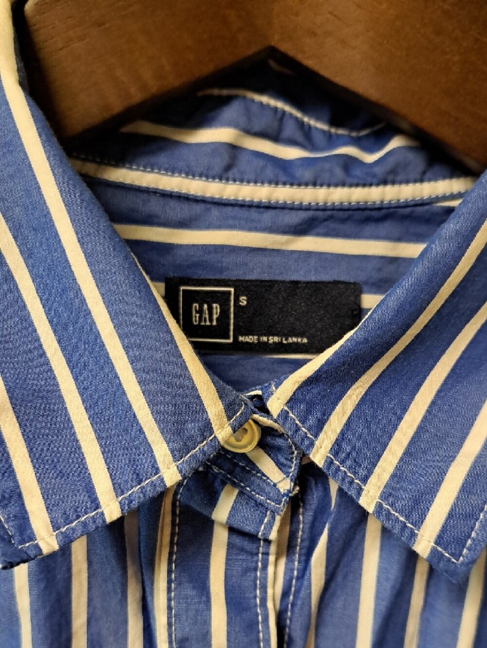 GAP Blue & White Vertical Stripe 100% Cotton Button-Down with Red Cuffs - Size S - Picture 3 of 9